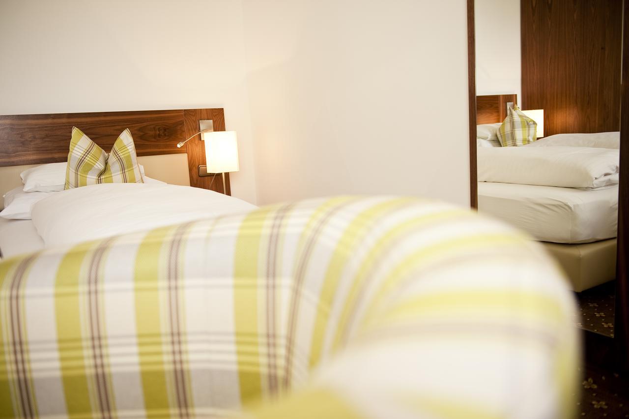 Zum Dorfschmied Hotel Klein Sankt Paul Luaran gambar