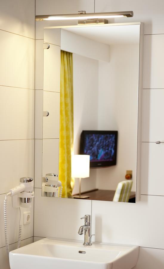 Zum Dorfschmied Hotel Klein Sankt Paul Luaran gambar
